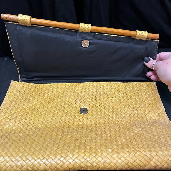 Axiom Large Clutch Style Purse - Picture 3 of 4